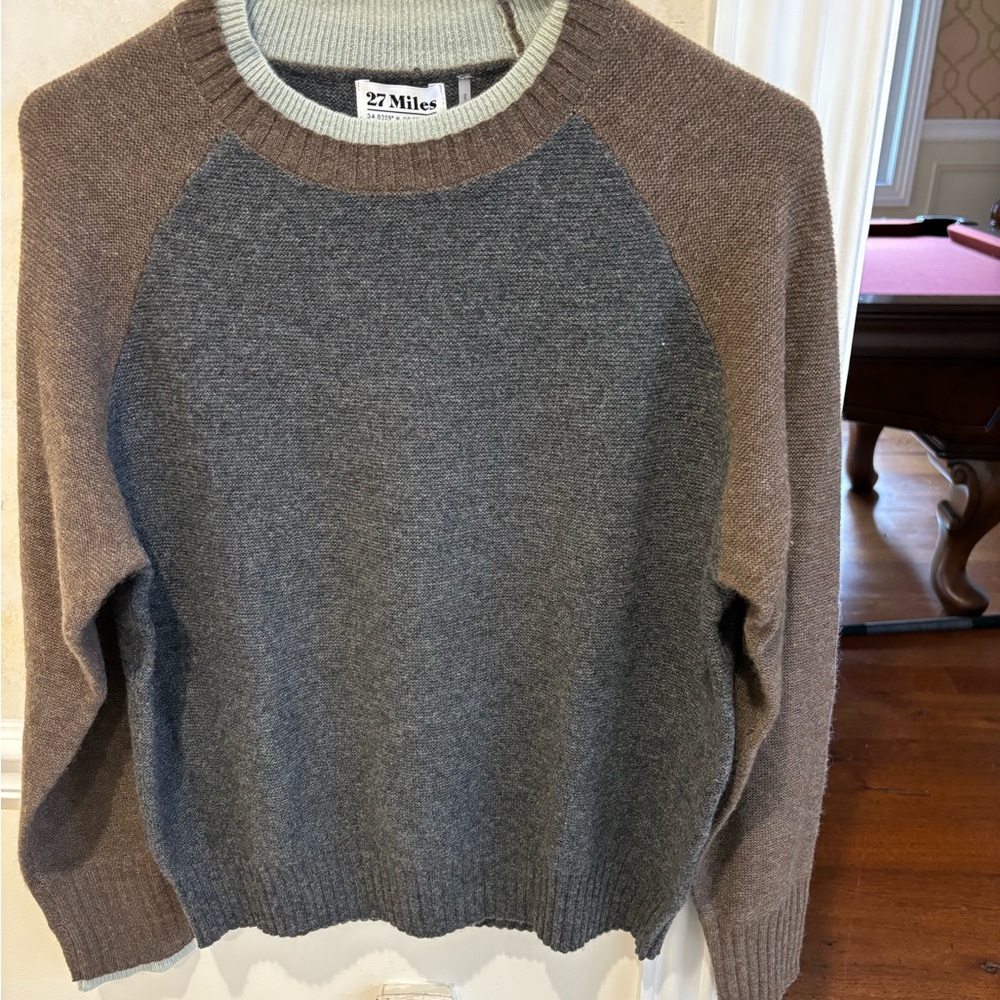 Beautiful cashmere sweater never worn